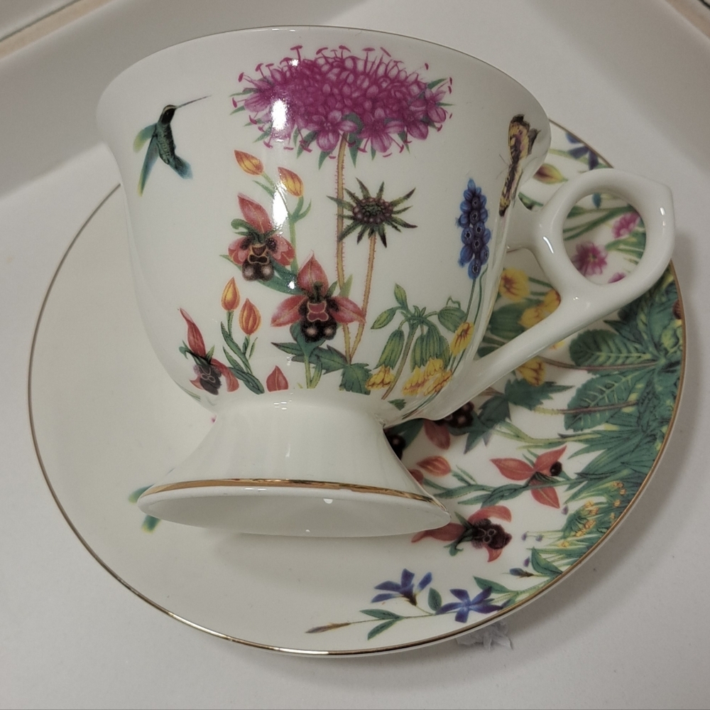 Floral Porcelain Teacup and Saucer Set - Picture 4 of 7